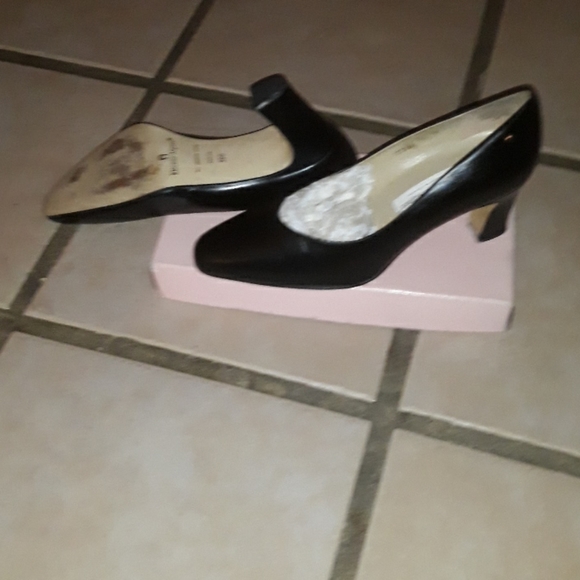 Shoes - Picture 3 of 4